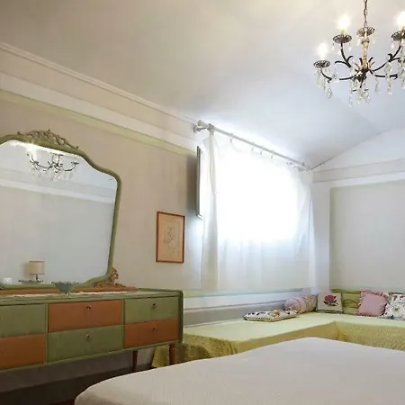 Palazzo Aloigi Luzzi Apartment