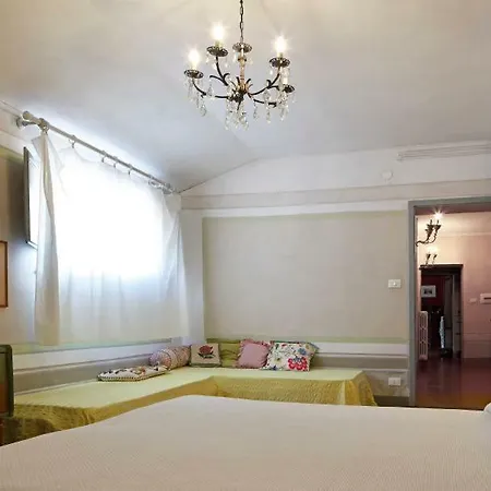 Apartment Palazzo Aloigi Luzzi *